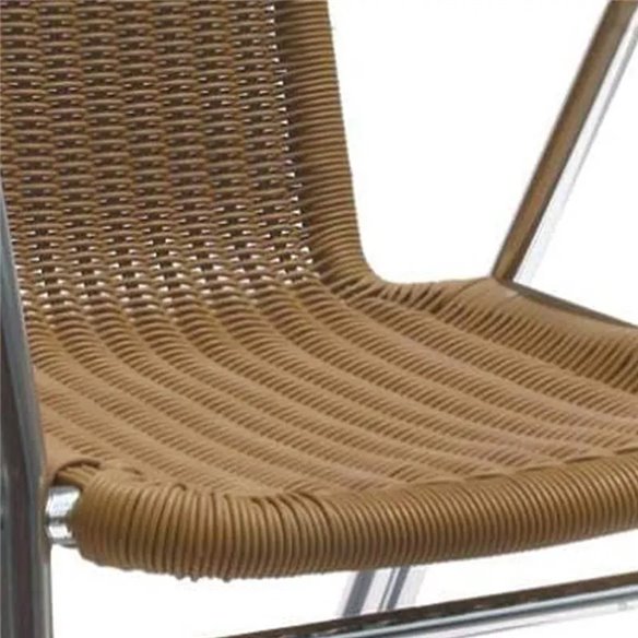 Silla de aluminio con rattan clolor crema para terrazas de hostelería