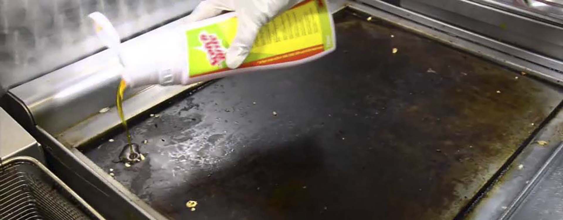 Cómo Limpiar la Plancha de Cocina de Restaurante