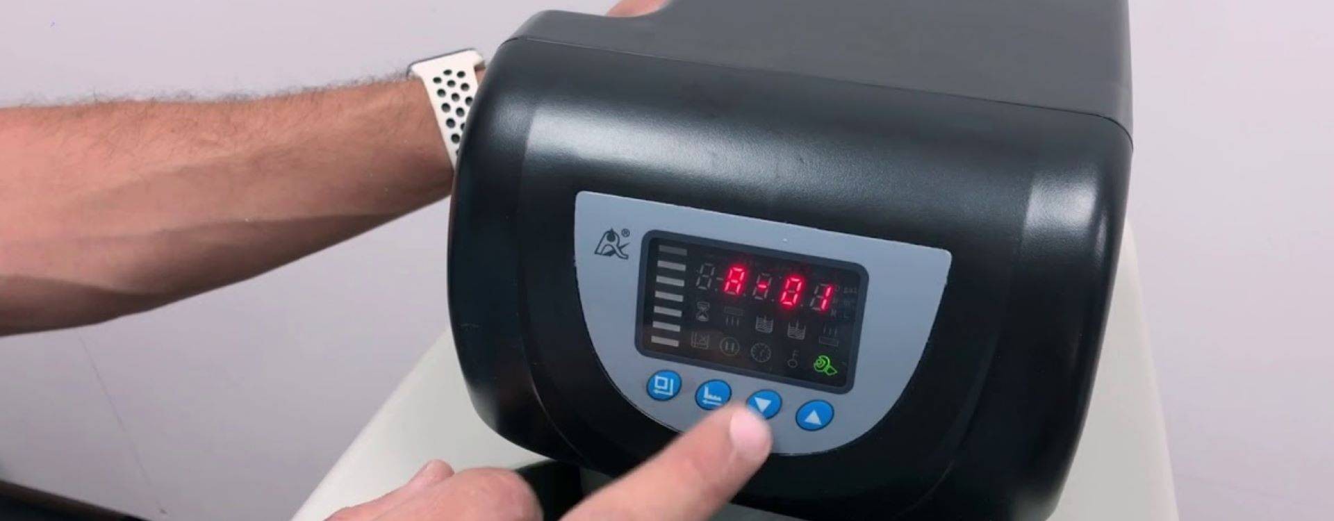 Razones clave para instalar un descalcificador automático en tu lavavajillas industrial