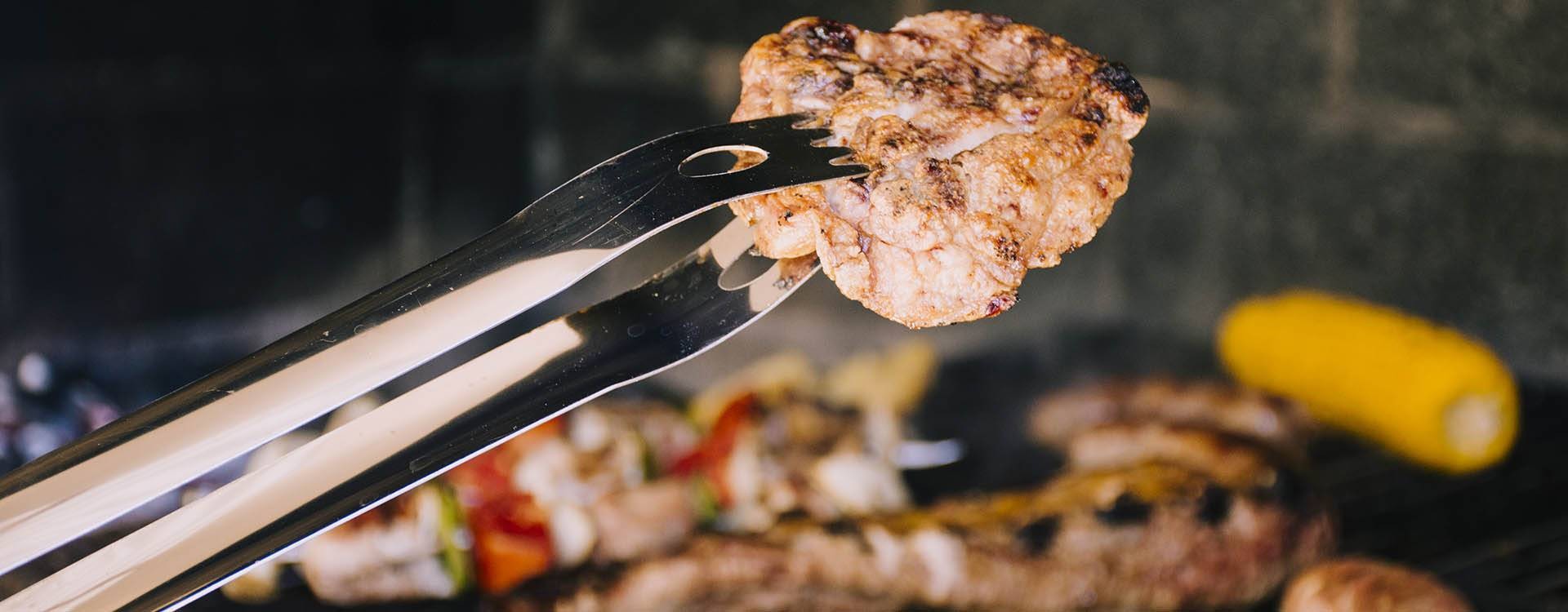 Un toque diferenciador en tu cocina profesional: Barbacoa de piedra volcánica