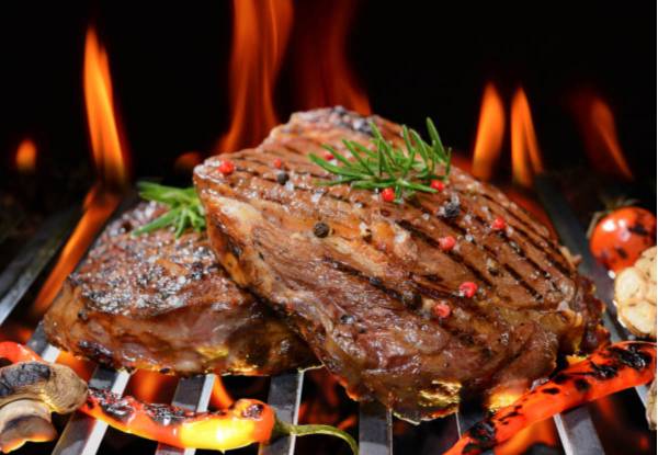 Um toque diferenciado em sua cozinha profissional: churrasco de pedra vulcânica